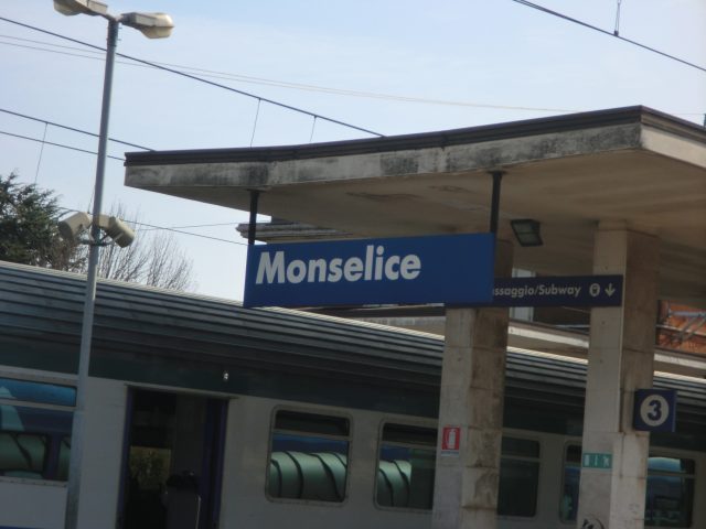 モンセリーチェ駅