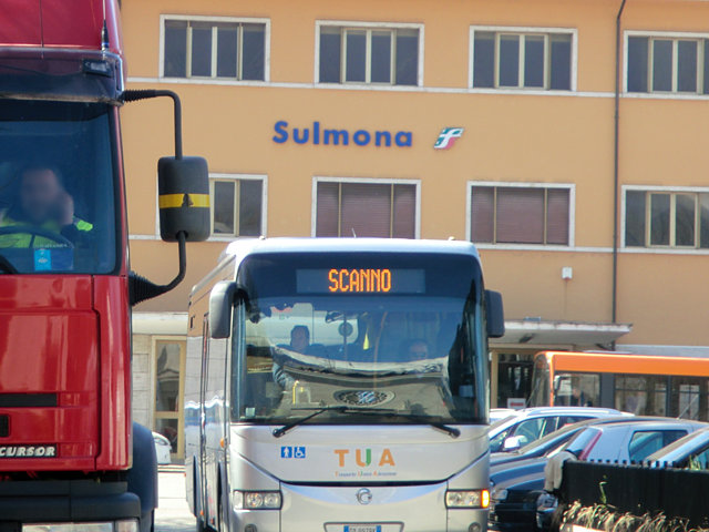スカンノ行きのバス