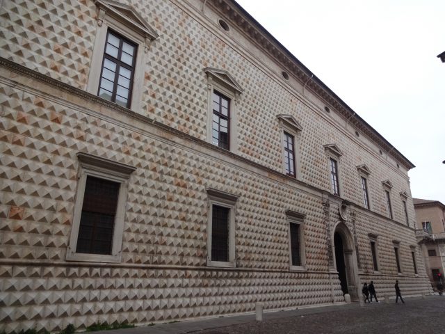 フェラーラ　ディアマンティ宮殿
